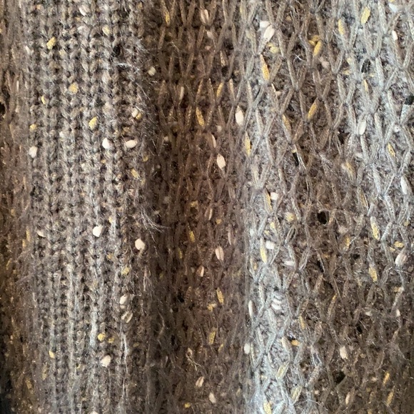 Gorgeous Angela Mara sweater. - Picture 2 of 2